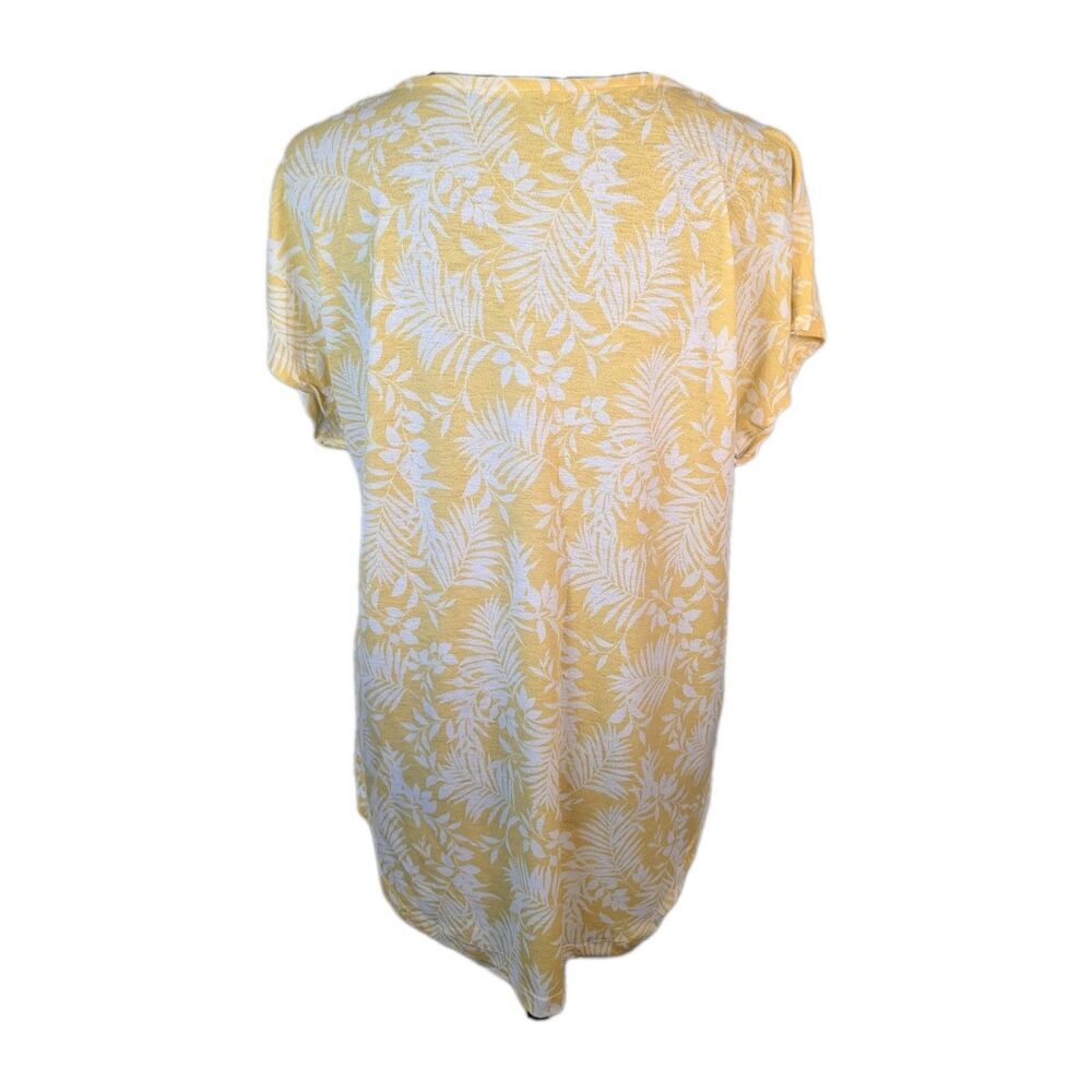 FLT Studio Small Yellow Tropical Palm Leaf V-Neck Button Front High-Low Top - Picture 3 of 6